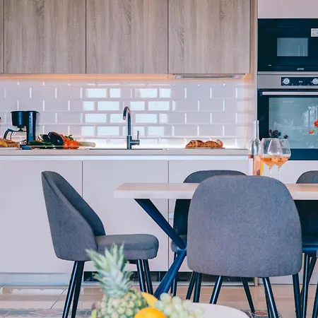 2 Bedroom Cozy Apartment In Selce * Selce