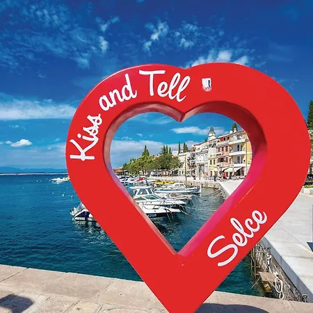 Appartement Amazing In With House Sea View Selce