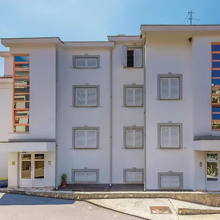 Appartement Amazing In With House Sea View Selce