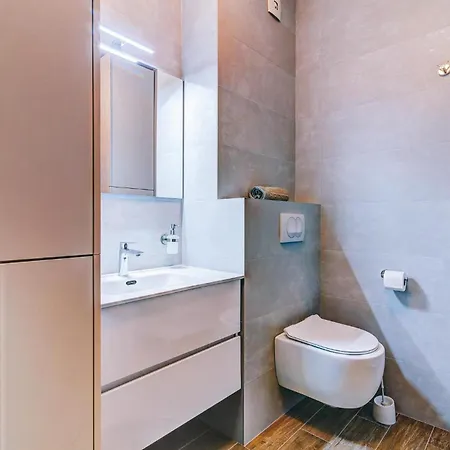 Appartement Amazing In With House Sea View